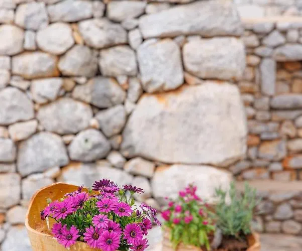 Lithos Stone Апартаменты *